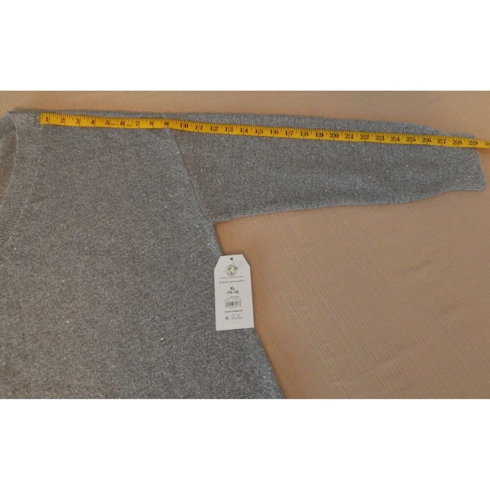 Women's Time And Tru V Neck Sequin Sweater GRAY Pullover Size XL (16-18) NWT - Picture 5 of 16